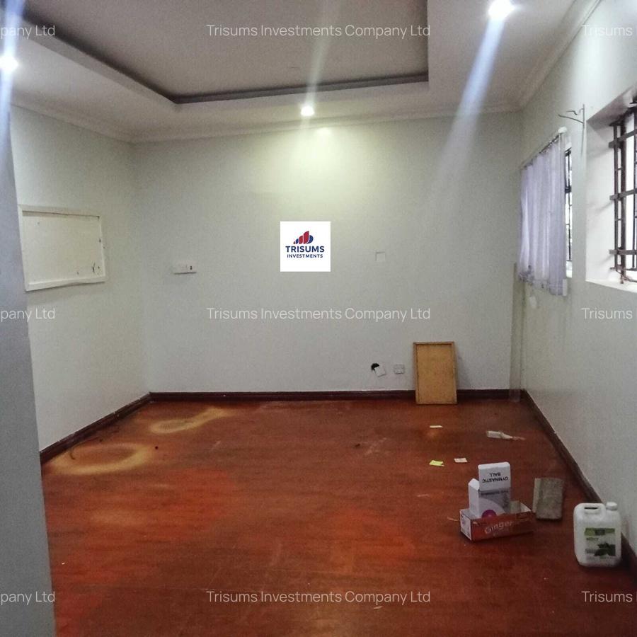 7 Bed House with En Suite in Kyuna - 5