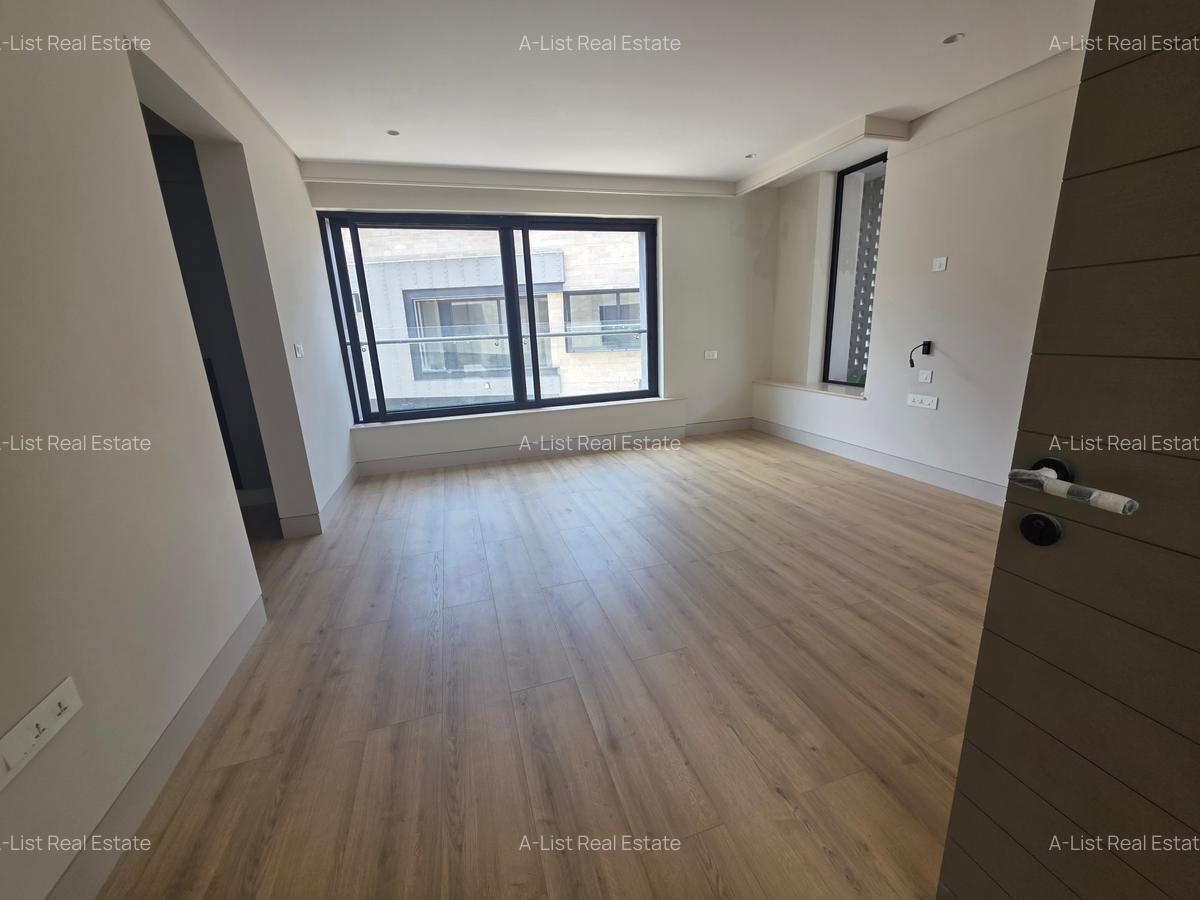 5 Bed Villa with En Suite at Grevilia Grove - 13