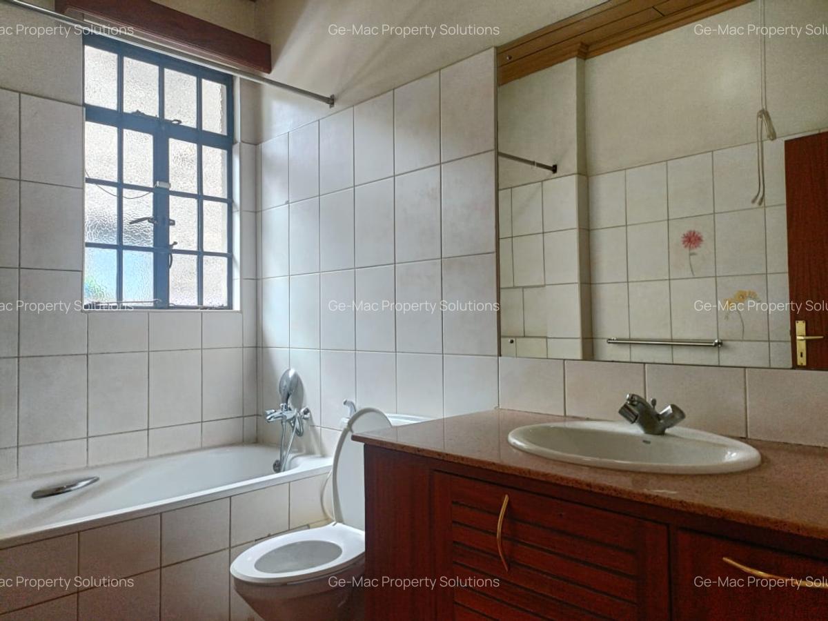 4 Bed House with En Suite in Spring Valley - 9