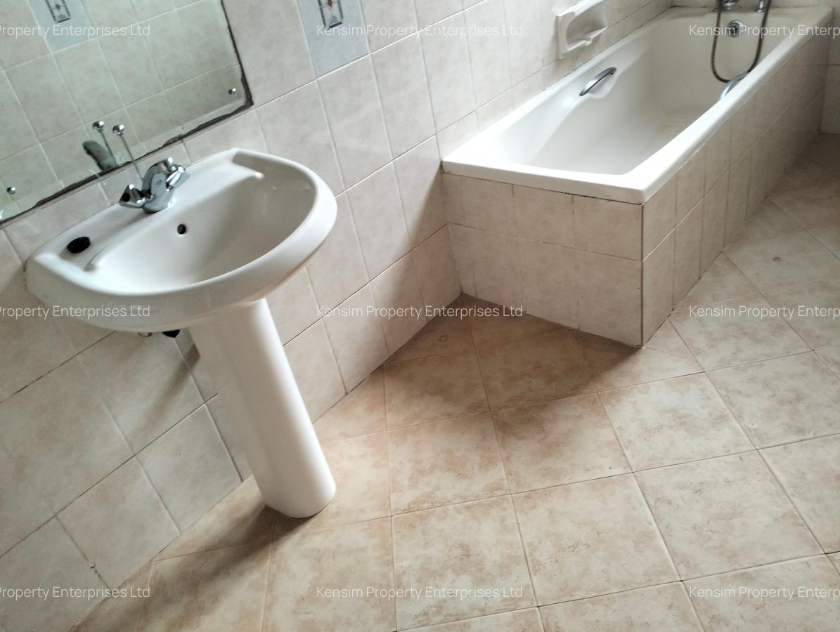 5 Bed Townhouse with En Suite in Lavington - 9