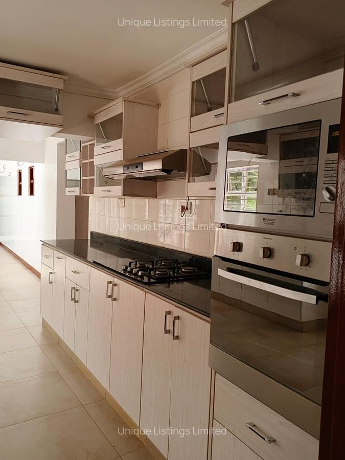 4 Bed House with En Suite in Runda - 8