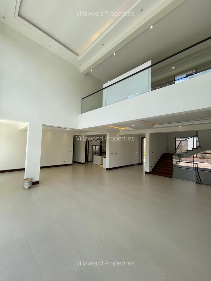 6 Bed Villa with En Suite in Spring Valley - 2