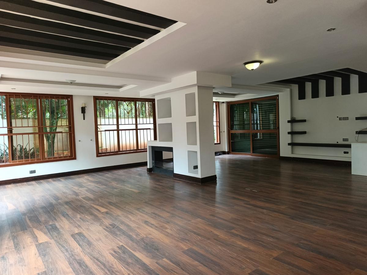 6 Bed House with En Suite in Kyuna - 3