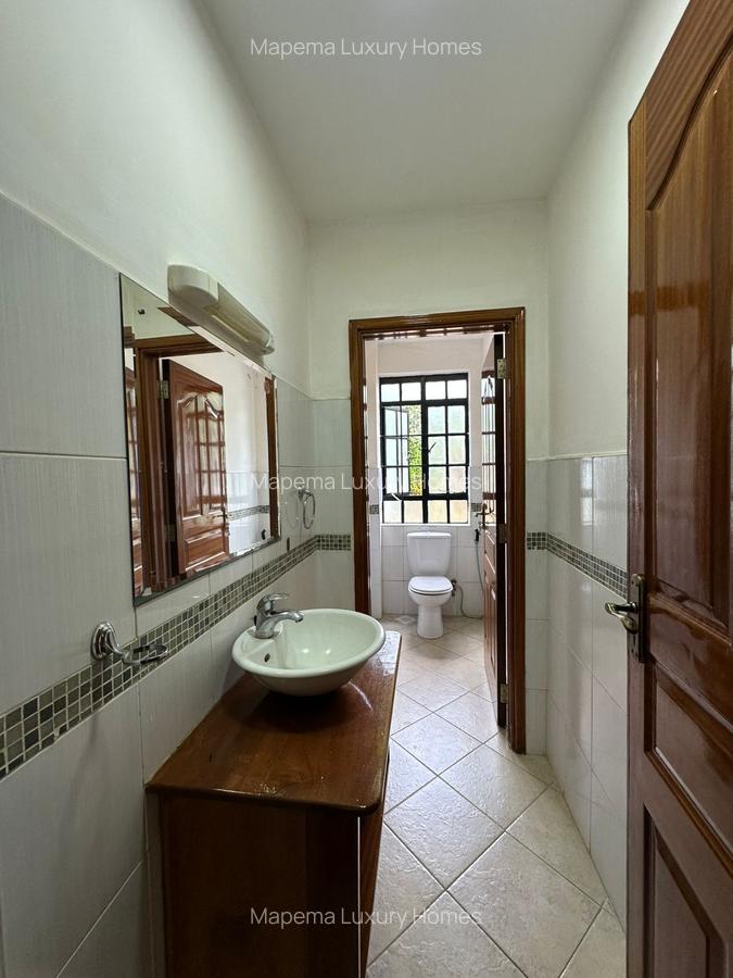 4 Bed House with Swimming Pool at Miotoni - 10