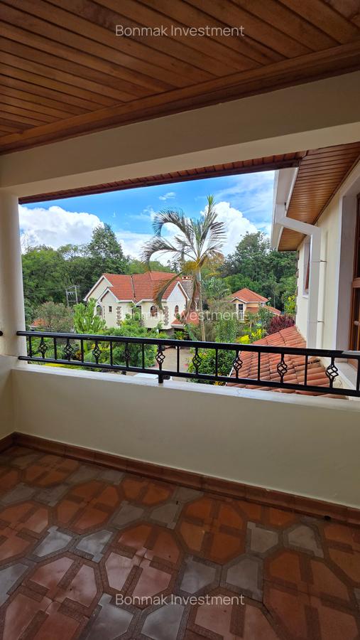 4 Bed Townhouse with En Suite at Lavington Green. - 12