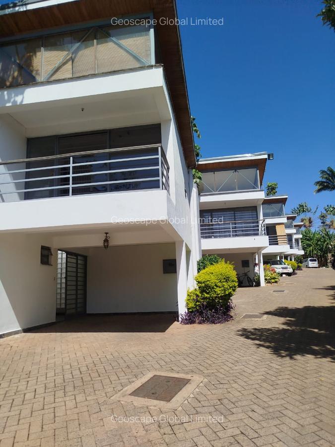 4 Bed House with En Suite in Lavington - 1