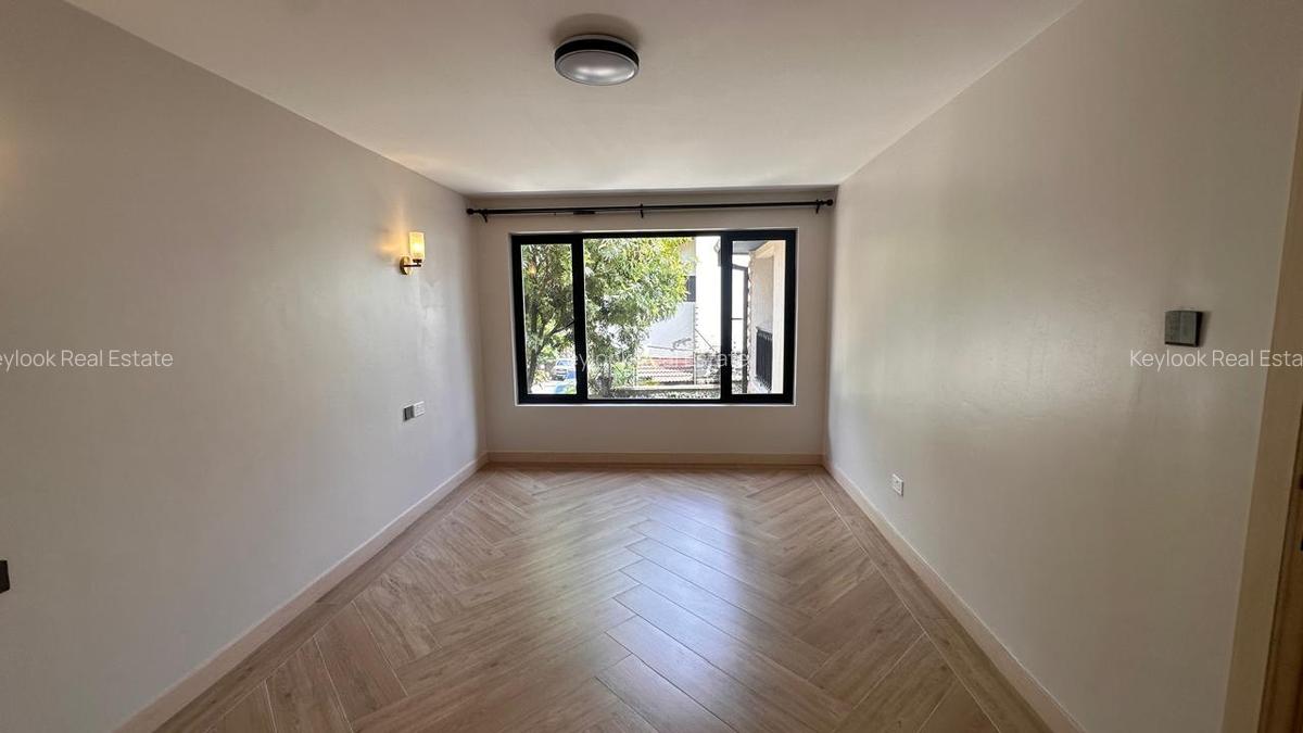 6 Bed Townhouse with En Suite at Lavington Green - 11