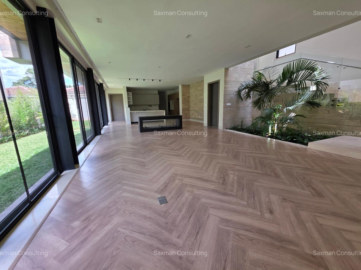 5 Bed Villa with En Suite in Westlands Area - 16