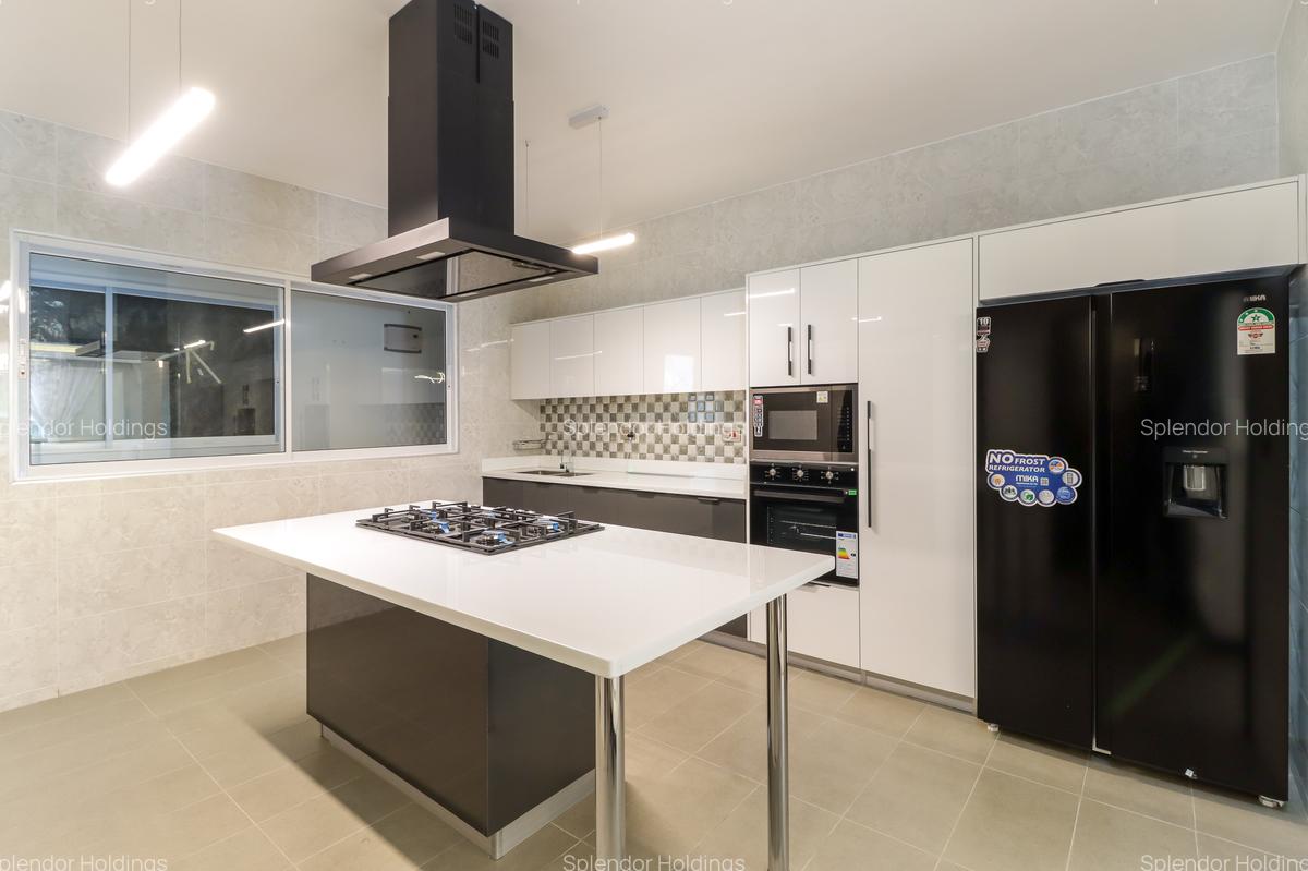 3 Bed Apartment with En Suite in Riverside - 5