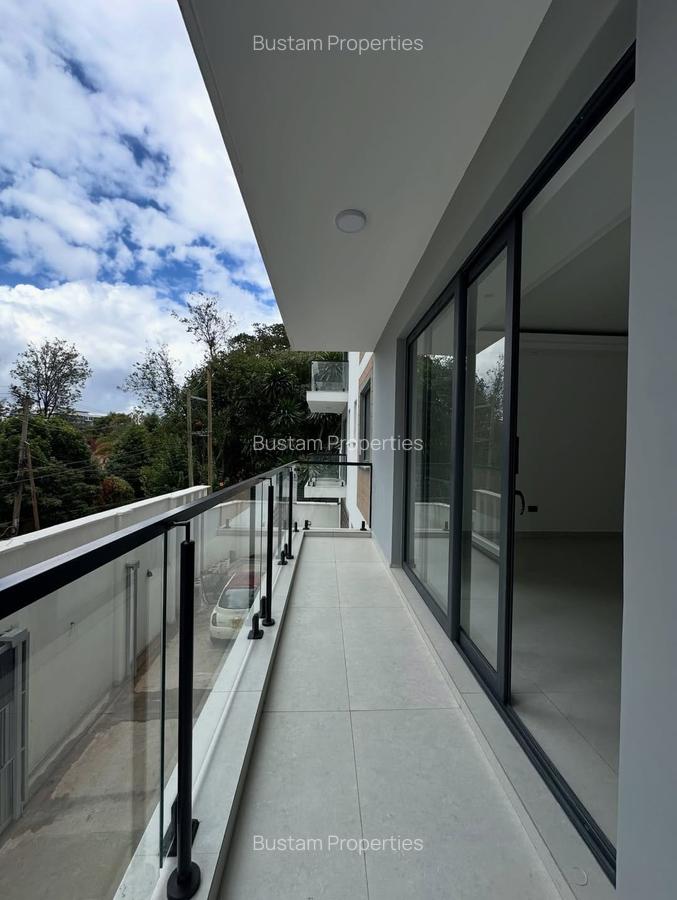 3 Bed Apartment with En Suite in Brookside - 1