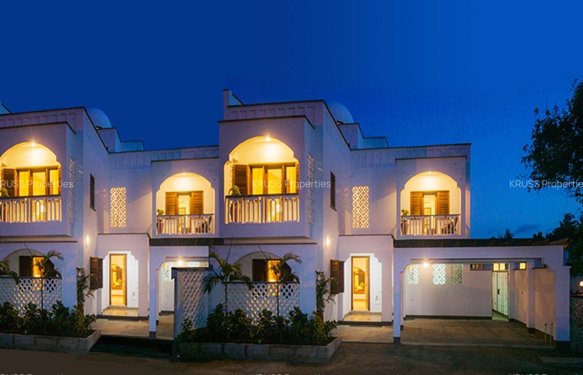 4 Bed Villa with En Suite at Hs2028 - 7