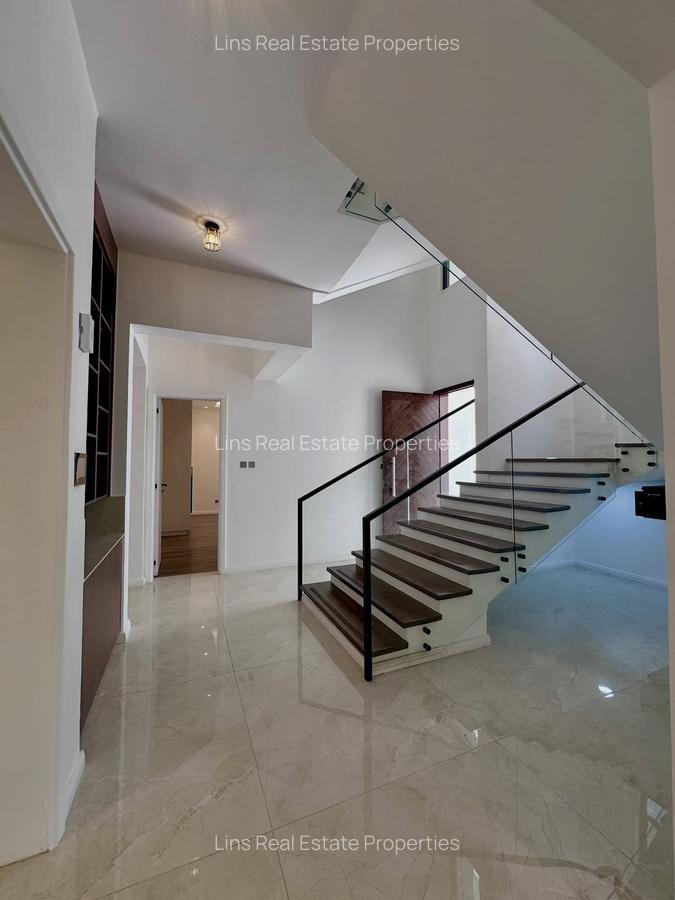 5 Bed Townhouse with En Suite in Lavington - 7