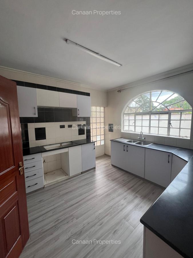 4 Bed Townhouse with En Suite in Lavington - 8
