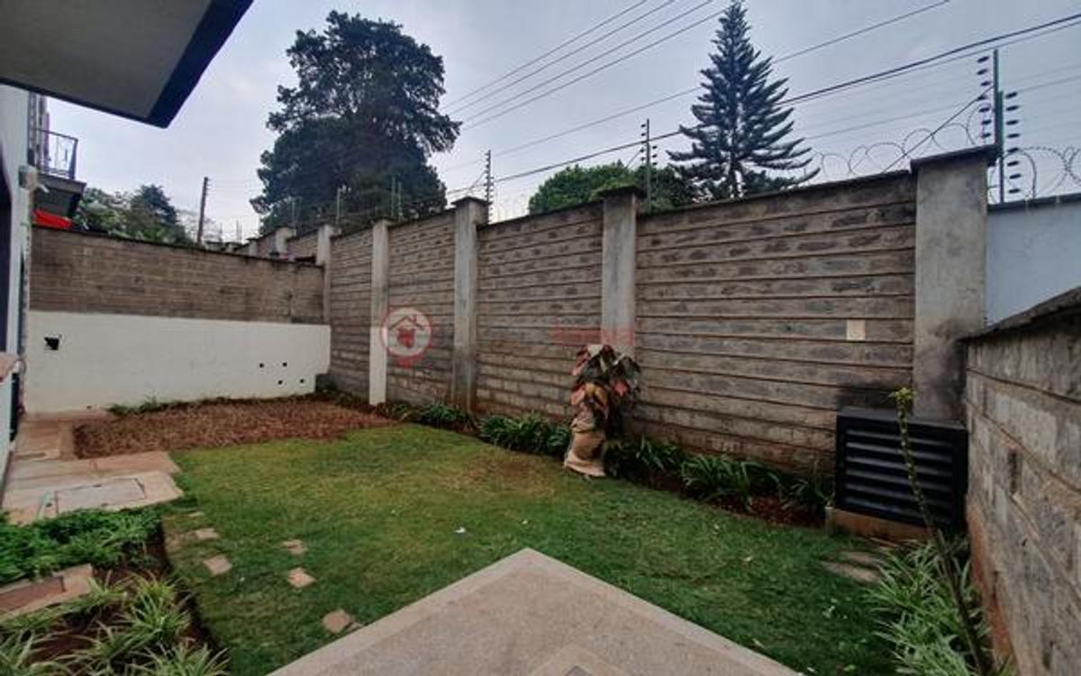 5 Bed House with En Suite at Lavington - 9