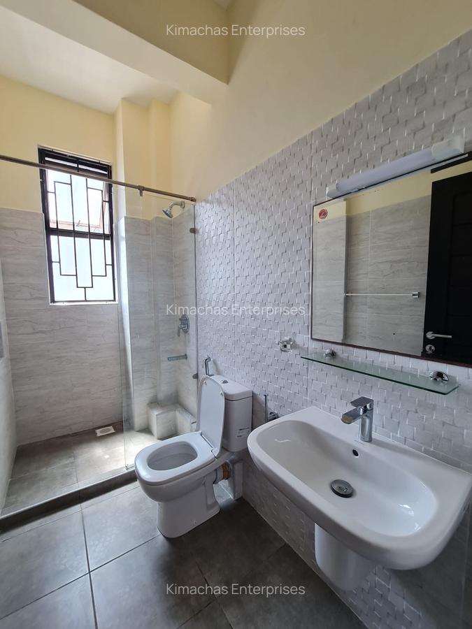 3 Bed Apartment with En Suite at Green Wood Drive - 12