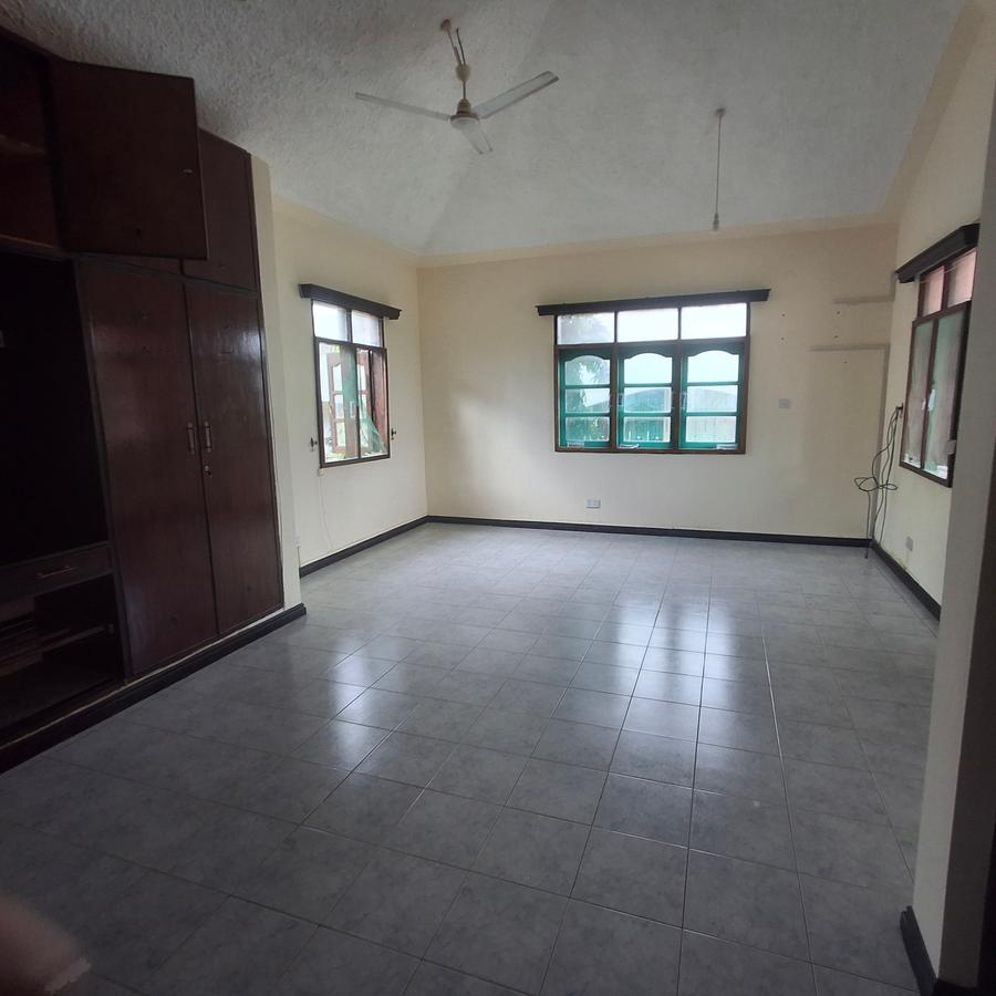 5 Bed House with En Suite at Nyali Mombasa - 4