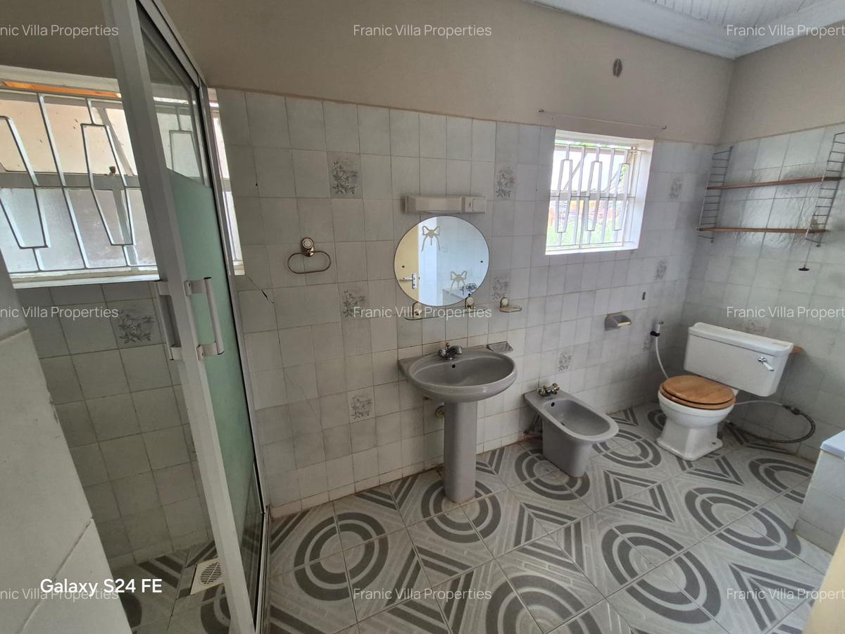 3 Bed House with En Suite at Runda - 19