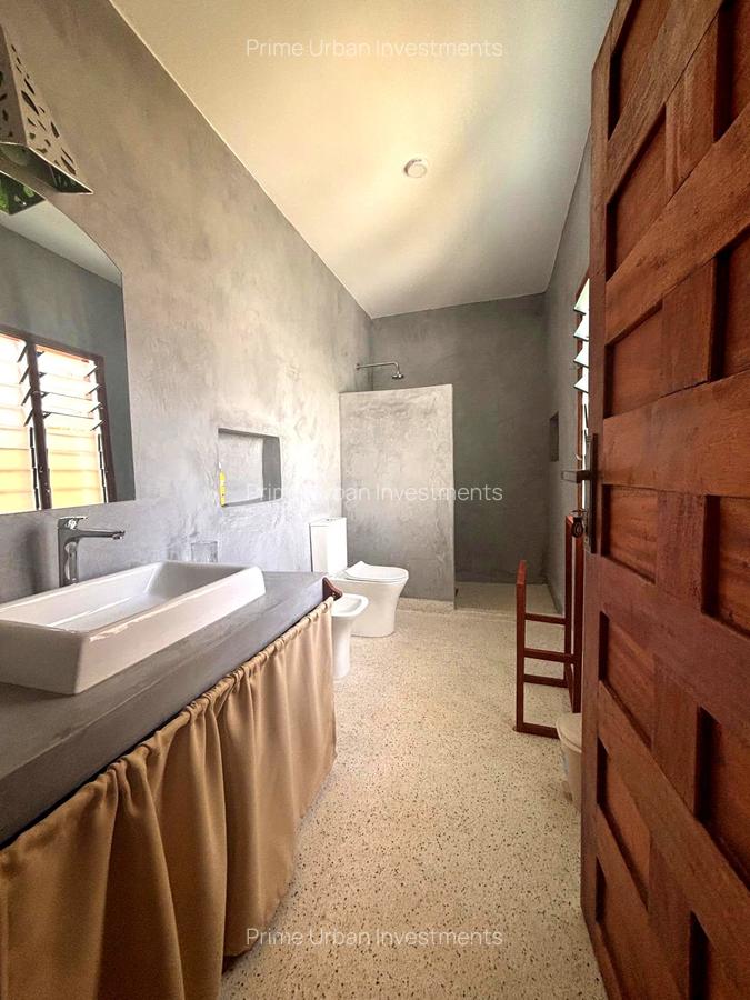 4 Bed House with En Suite at Watamu - 15