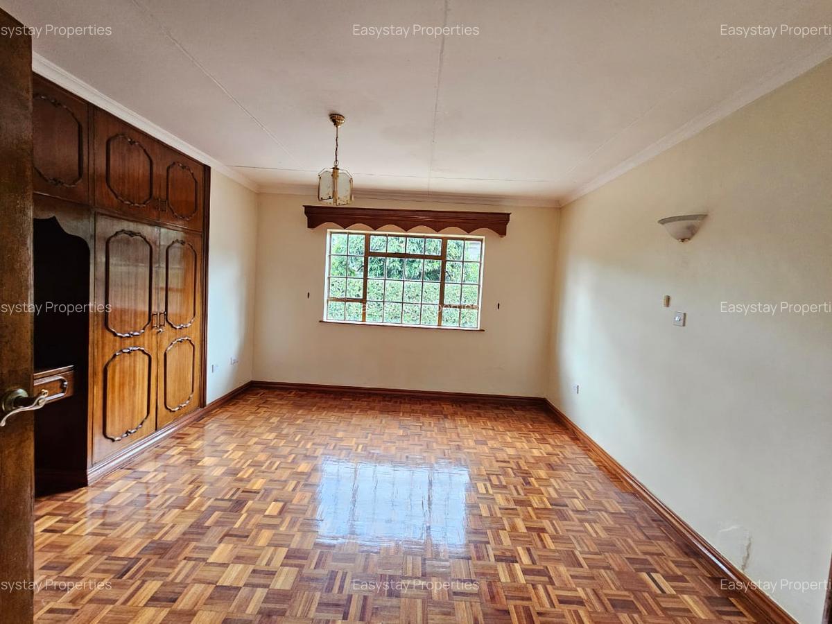 5 Bed House with En Suite in Runda - 8