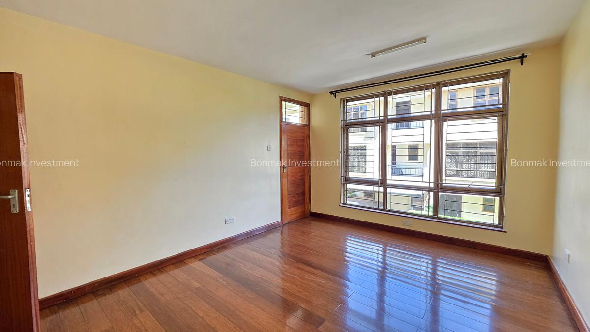 5 Bed Townhouse with En Suite at Lavington Green - 10