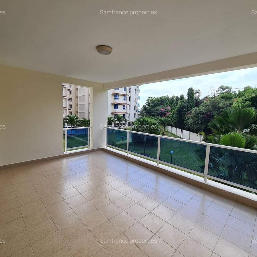 Serviced 4 Bed Apartment with En Suite at Links Road - 6