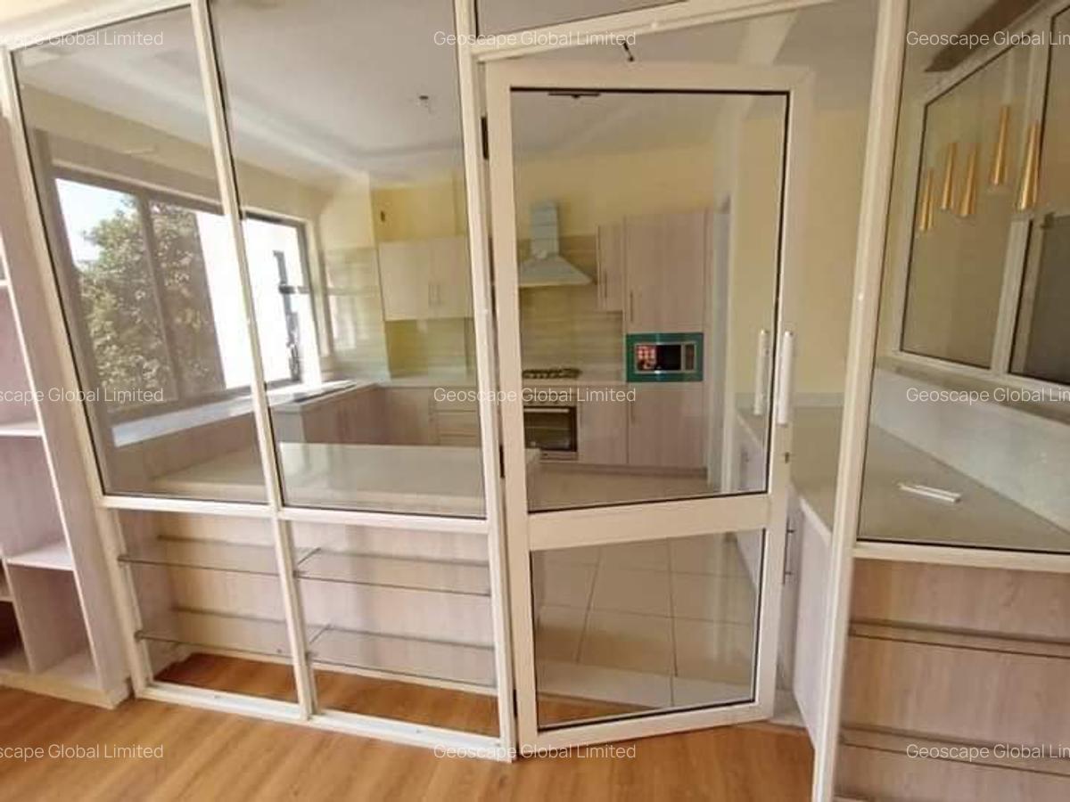 3 Bed Apartment with En Suite in Brookside - 8