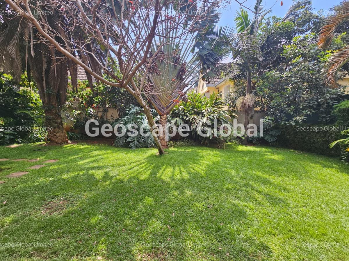5 Bed Townhouse with En Suite in Lavington - 1