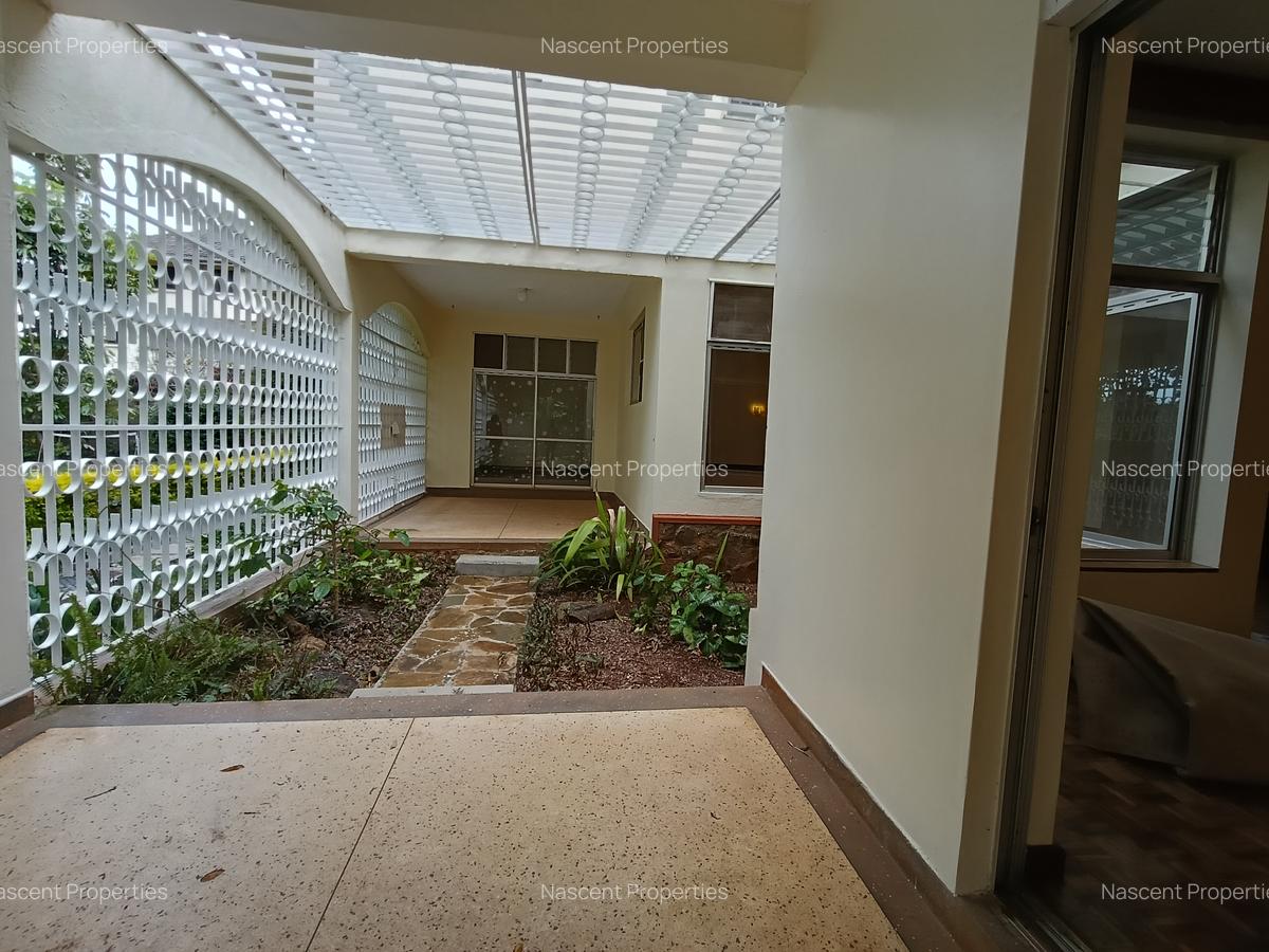 6 Bed House with En Suite in Nyari - 13