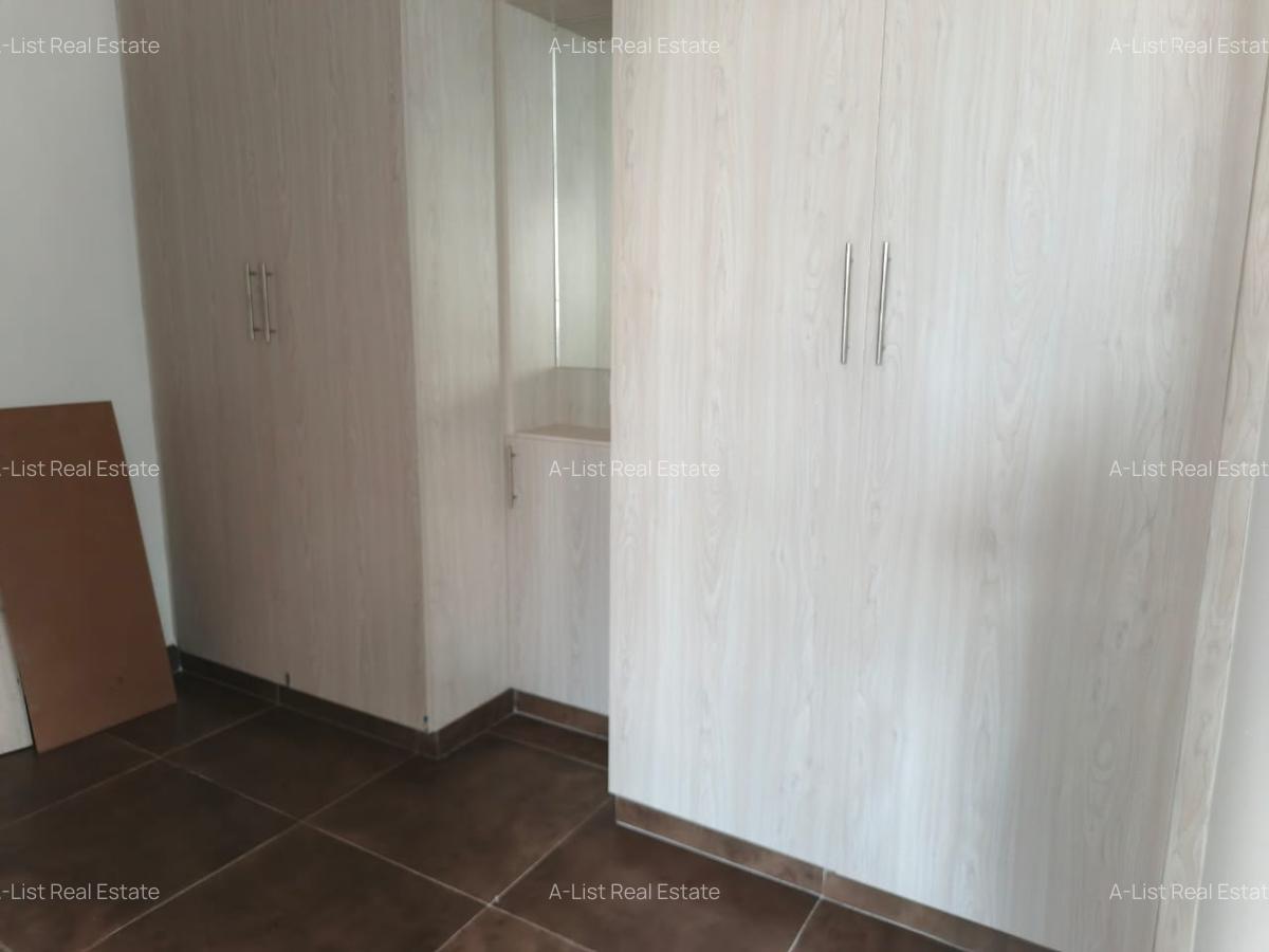 3 Bed Apartment with En Suite at 2Nd Avenue - 19