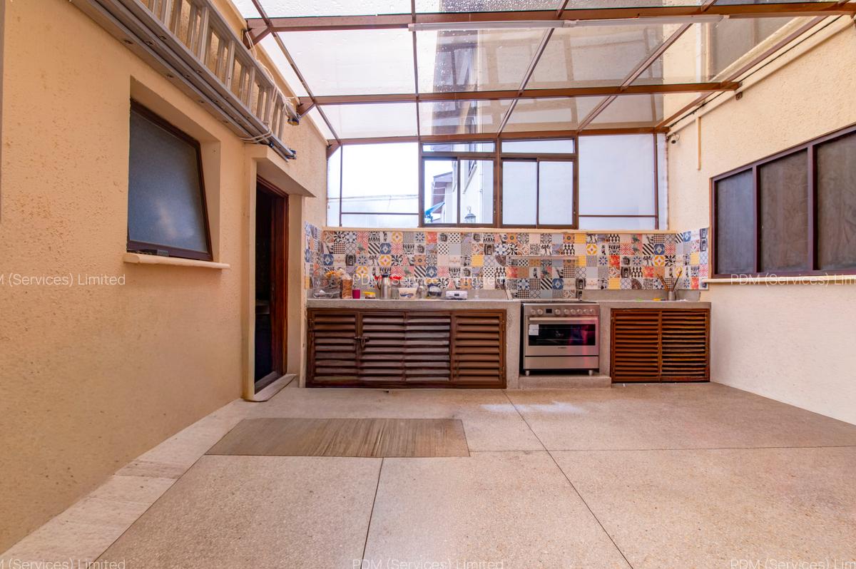 5 Bed Townhouse with En Suite in Lavington - 14