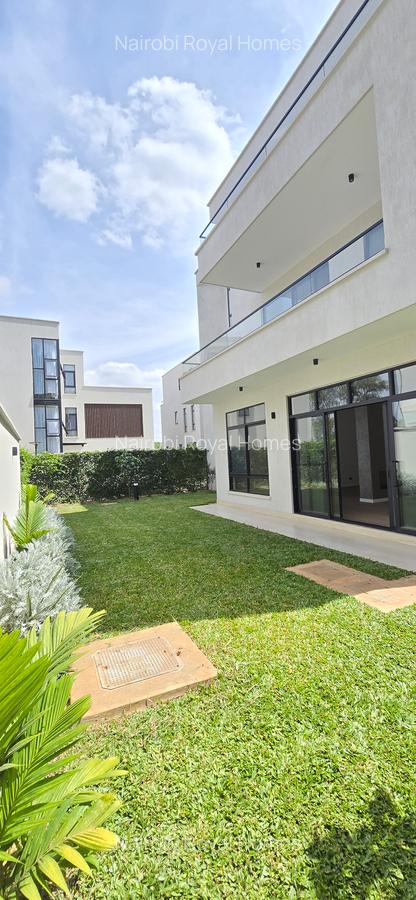 5 Bed Townhouse with En Suite at Lavington Green - 6