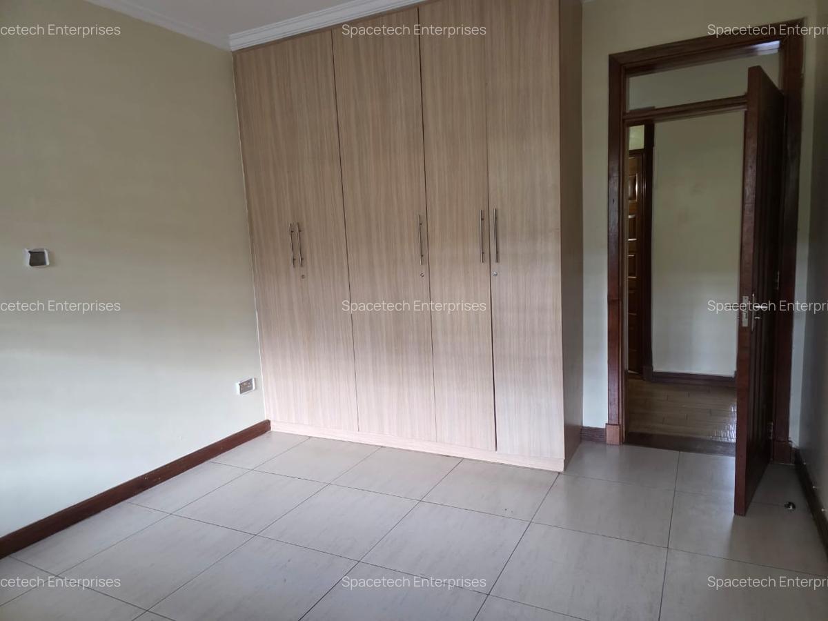 4 Bed Apartment with En Suite in Parklands - 15
