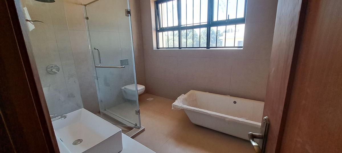 5 Bed Townhouse with En Suite at Loresho - 11