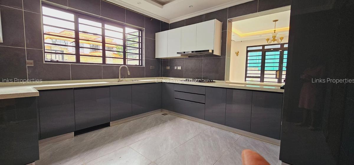 5 Bed Townhouse with En Suite at Kerarapon Road - 12