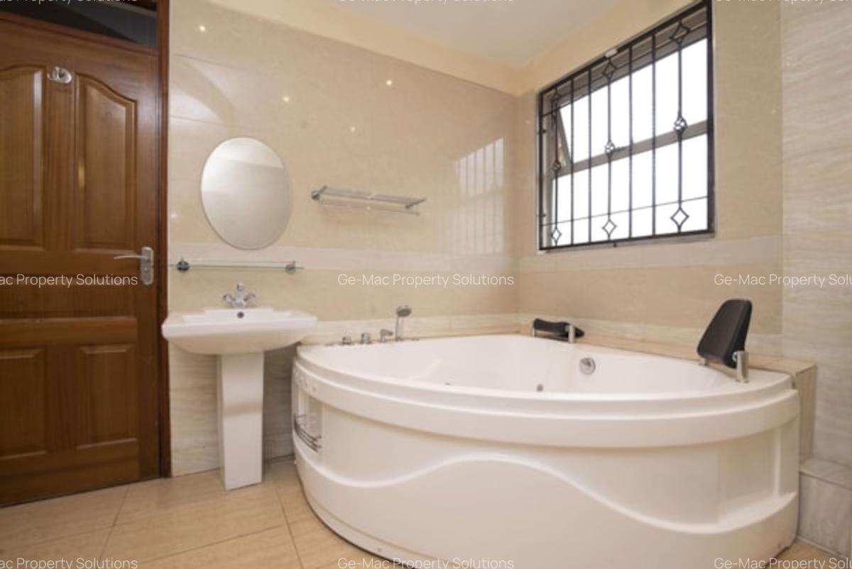 4 Bed House with En Suite in Runda - 14