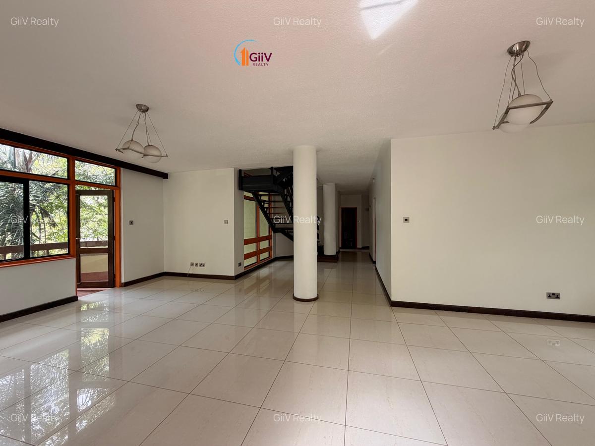 4 Bed Apartment with En Suite in Riverside - 13