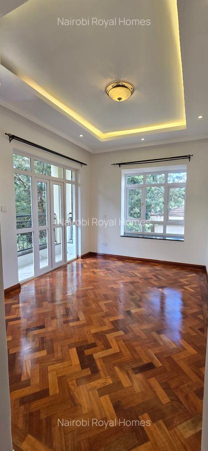 5 Bed Townhouse with En Suite at Lavington Green - 6