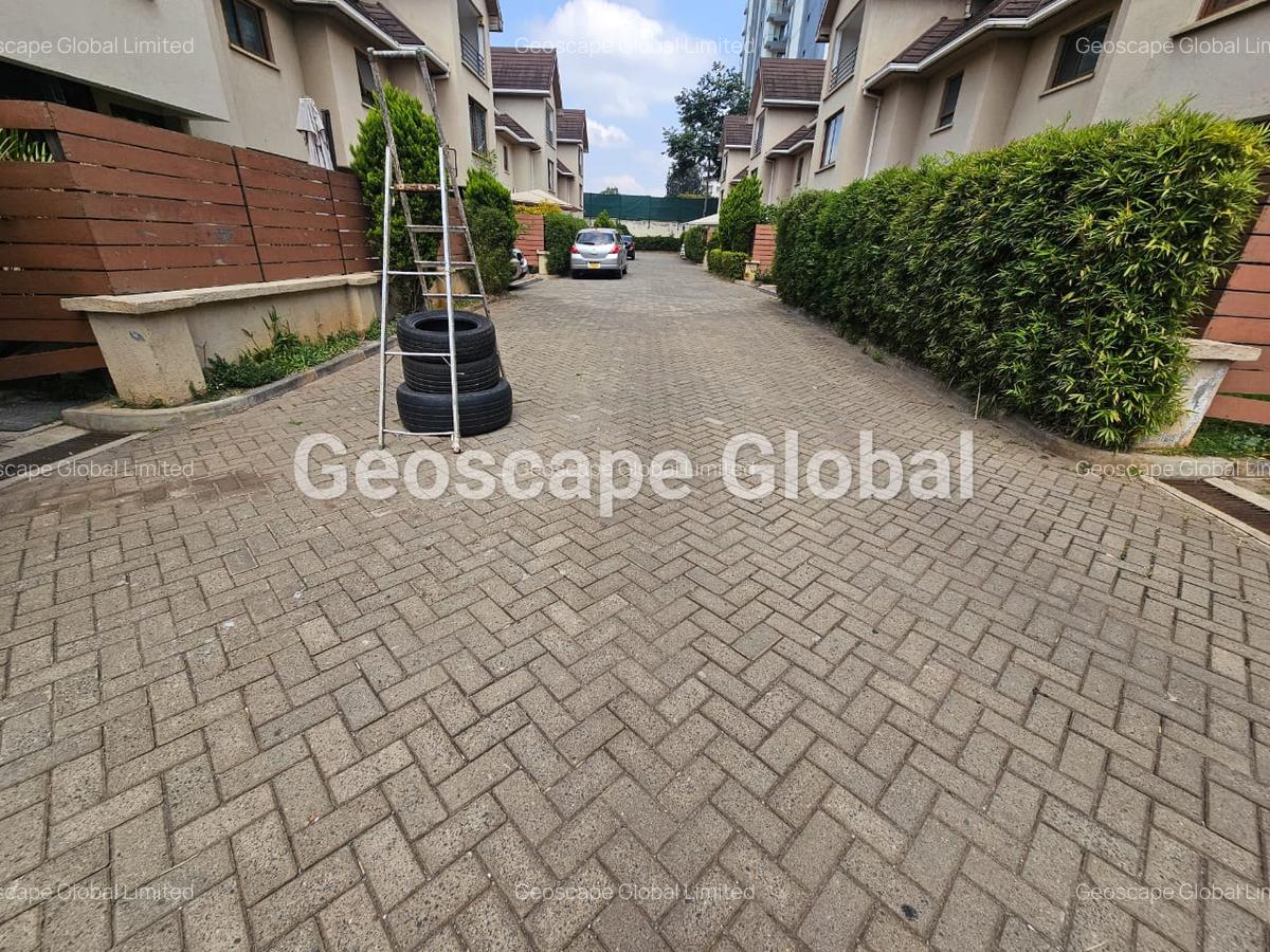 5 Bed Townhouse with En Suite in Lavington - 1