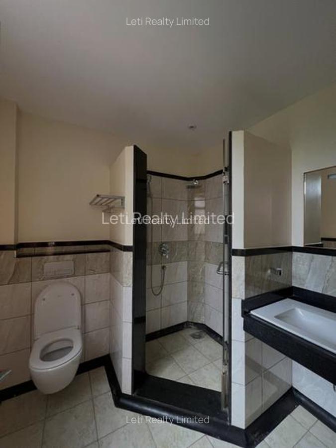 5 Bed Townhouse with En Suite in Lavington - 6