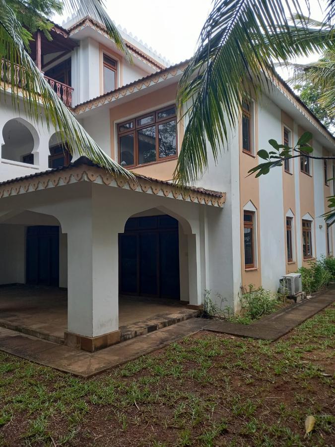 4 Bed House with En Suite in Nyali Area - 1