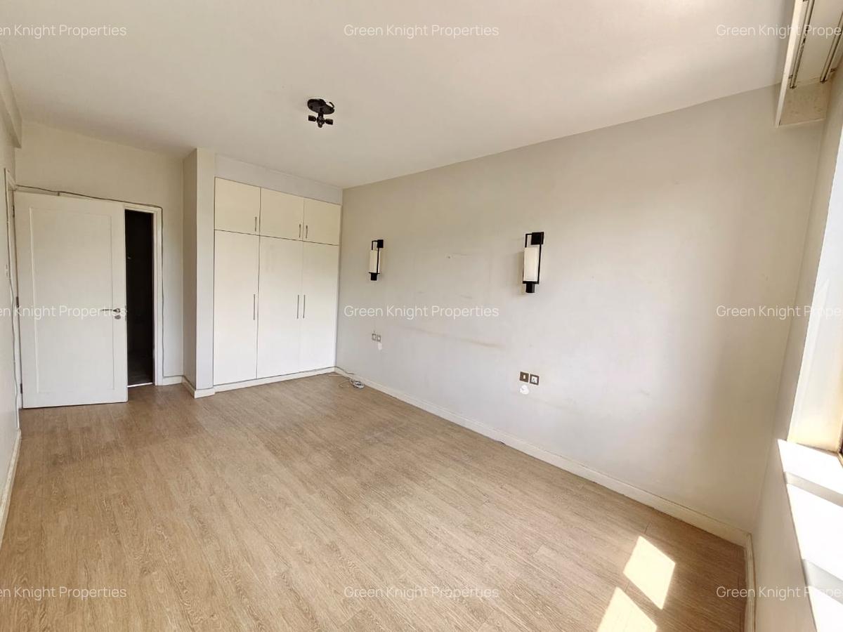 Serviced 2 Bed Apartment with En Suite in Riverside - 8