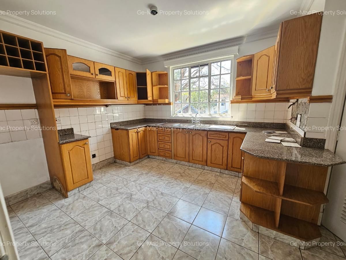 3 Bed Apartment with En Suite in Muthaiga - 12