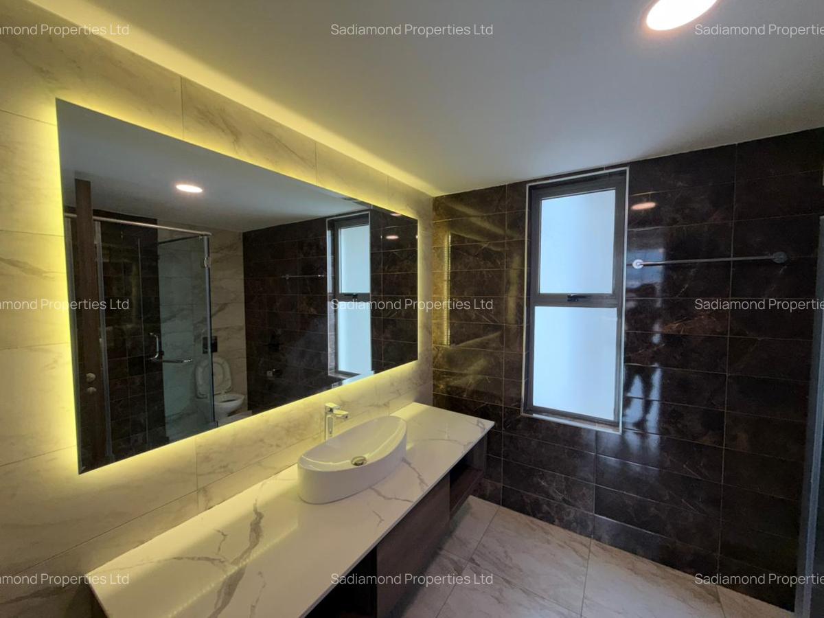 3 Bed Apartment with En Suite in Brookside - 10