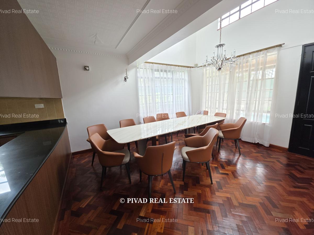 4 Bed House with Swimming Pool in Garden Estate - 12