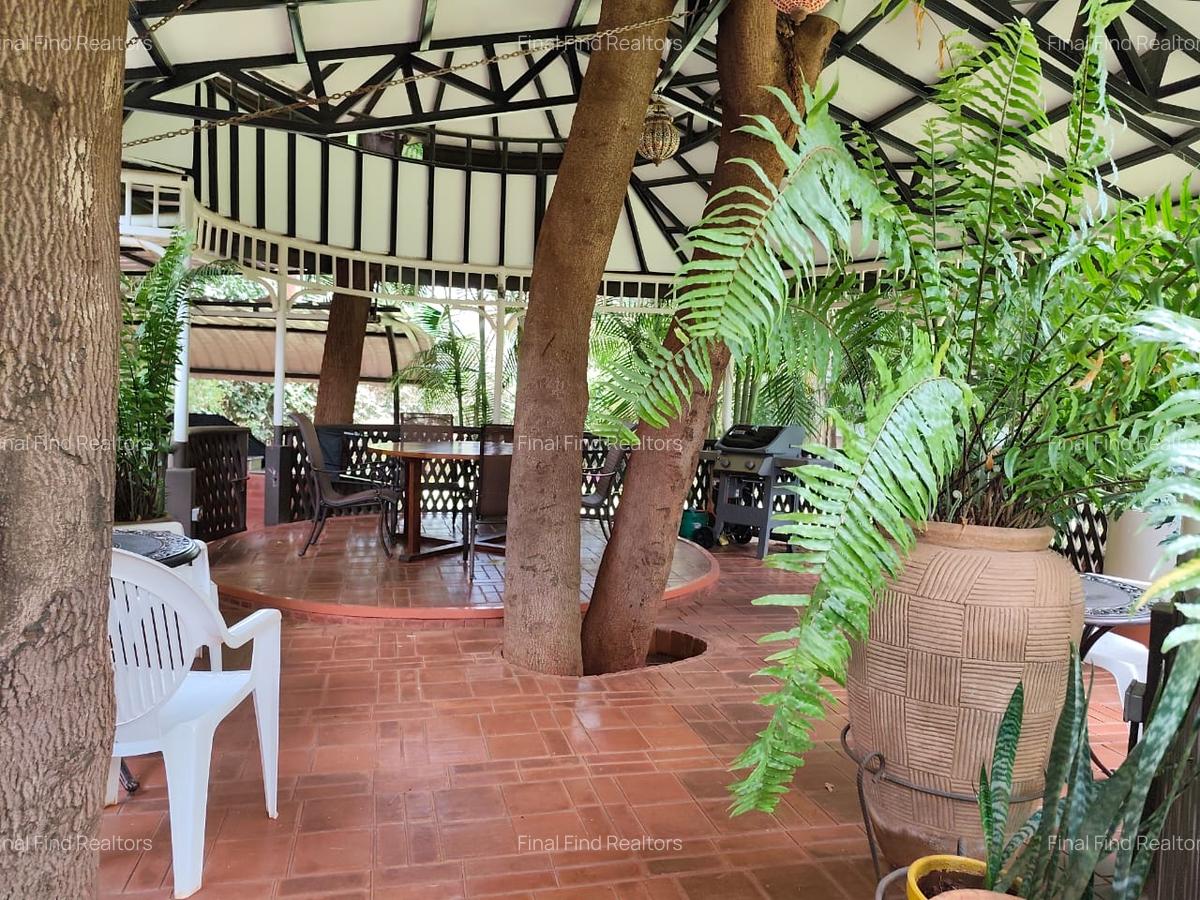 Serviced 2 Bed Apartment with Backup Generator in Runda - 11