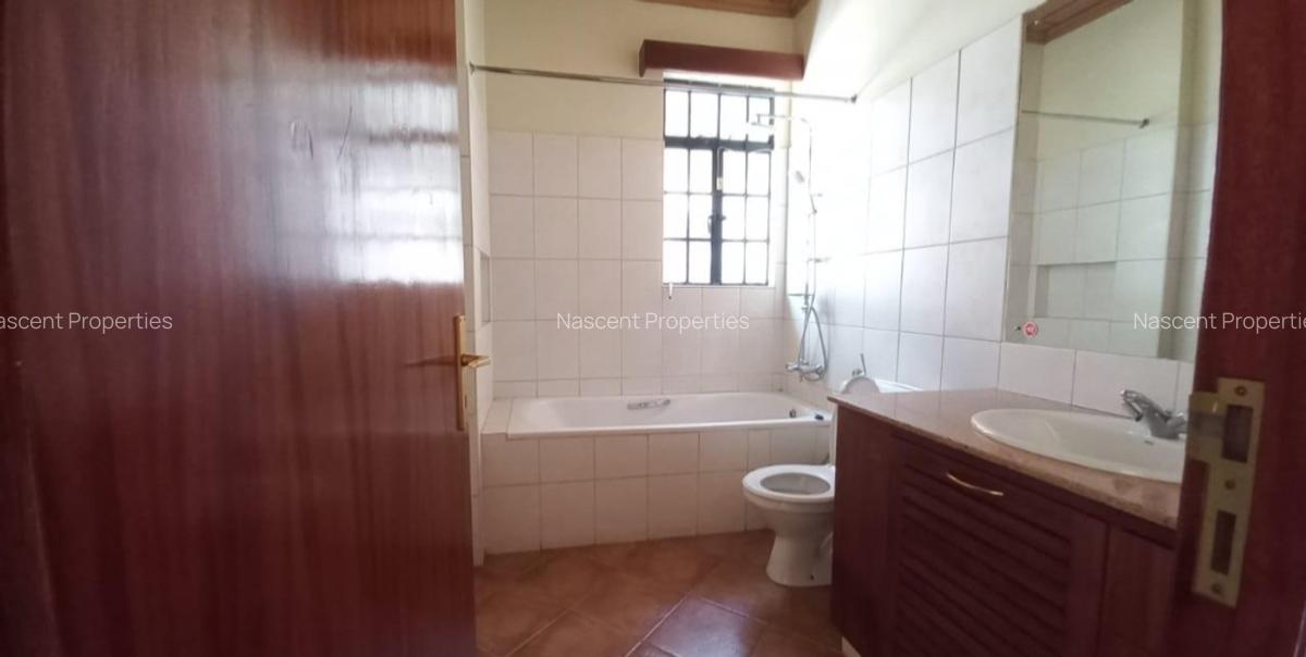 4 Bed Townhouse with En Suite in Spring Valley - 11