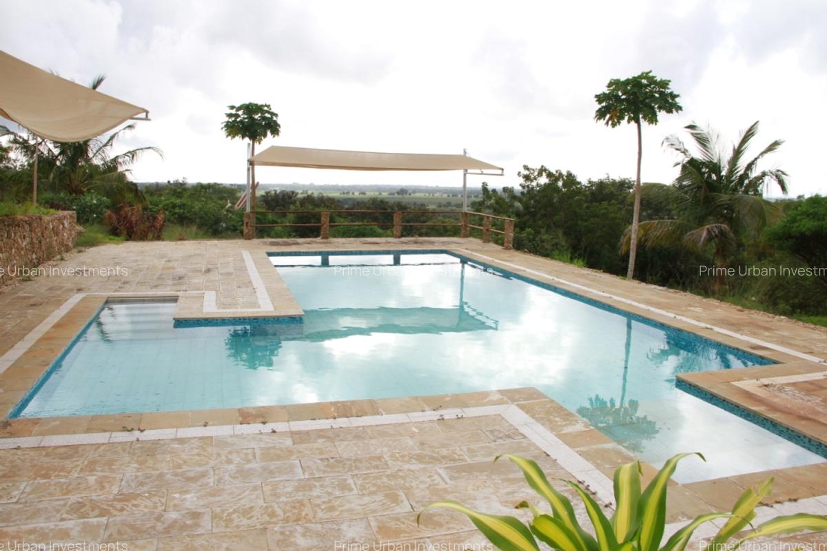 5 Bed Villa with En Suite in Vipingo - 4
