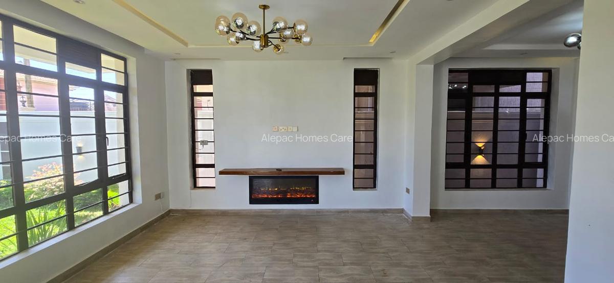 4 Bed Townhouse with En Suite in Membley - 4