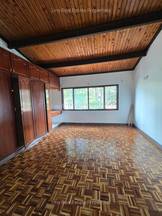 4 Bed Townhouse with En Suite in Lavington - 17