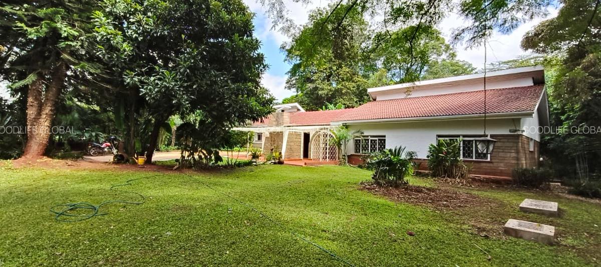 4 Bed House with En Suite at Rosslyn - 3